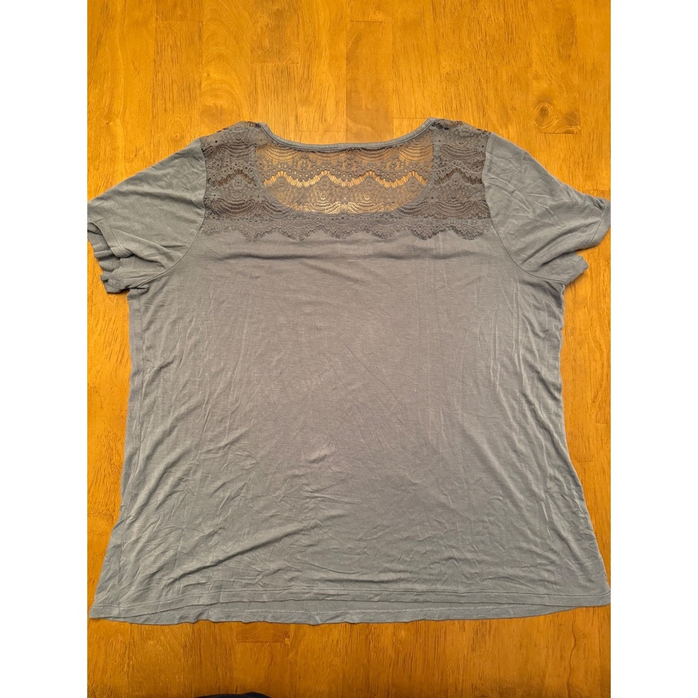 Lane Bryant Womens Gray Lace Yoke Short Sleeve Scoop Neck Knit Top 18/20 - Picture 3 of 6